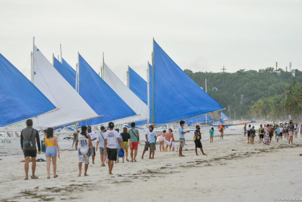 Boracay Island welcomes more tourists from Metro Manila and other provinces