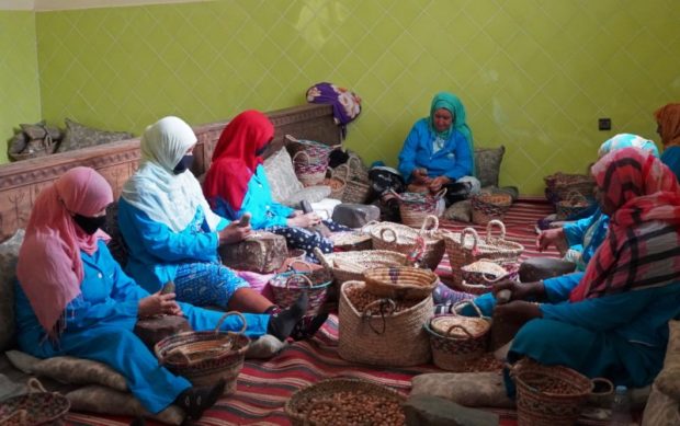 moroccan women argan oil