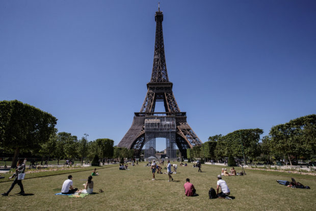 paris eiffel tower