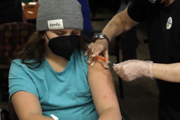 teen getting covid vaccine