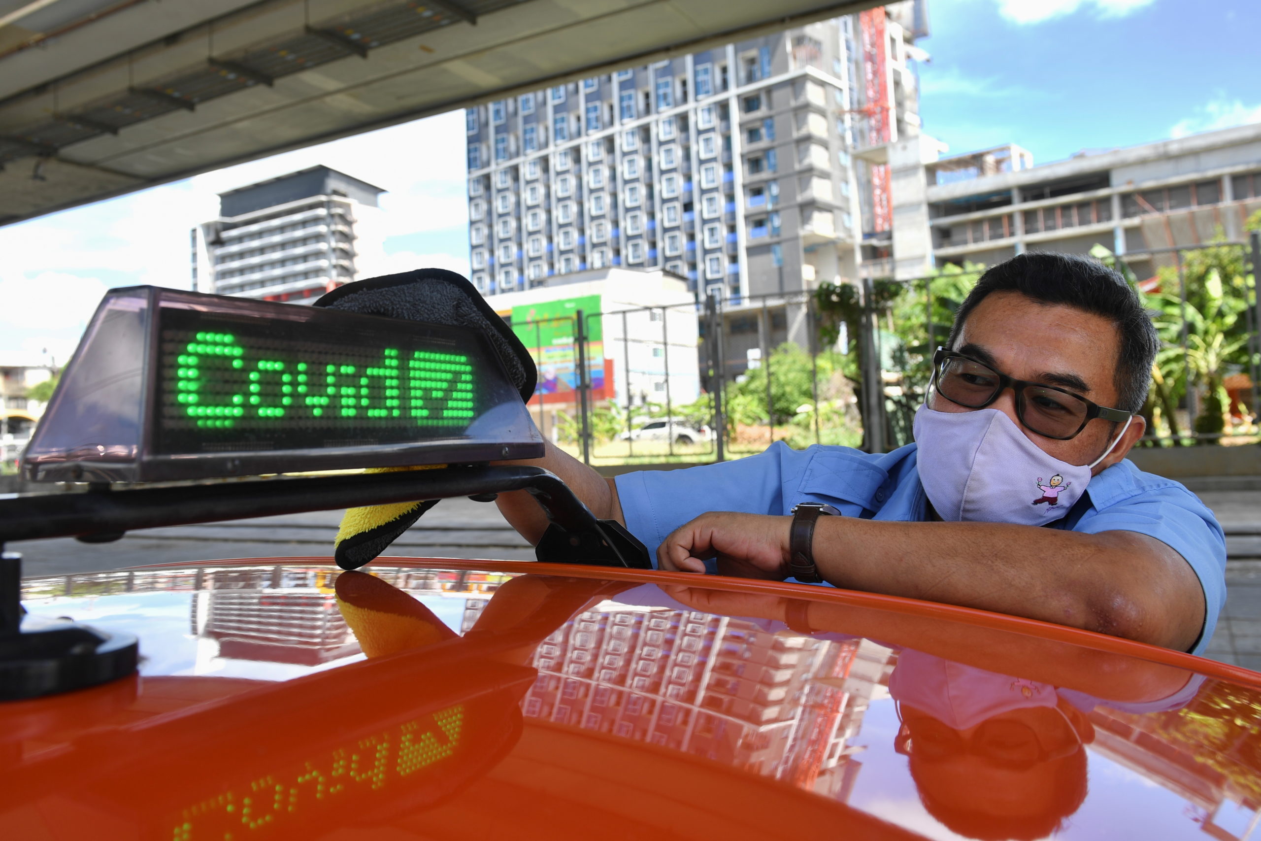 Taxi bangkok. Такси Бангкок. Тайланд Бангкок такси. Такси в Бангкоке фото. Трехколесные такси Бангкока.