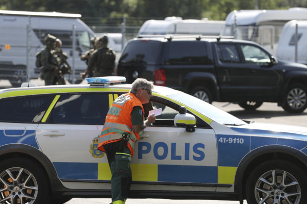 Swedish prisoners take guards hostage, demand pizza as ransom