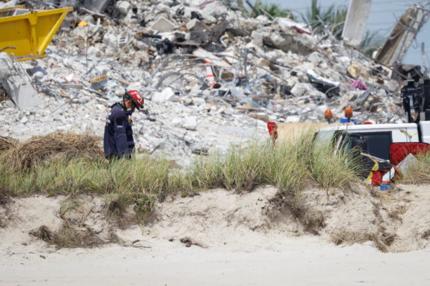  A rescue worker is seen as search-and-rescue efforts resume the day after the managed demolition of the remaining part of Champlain Towers South complex in Surfside, Florida, U.S. July 5, 2021. 
