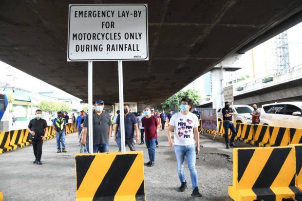 MMDA unveils motorcycle lay-by area for shelter during heavy rain