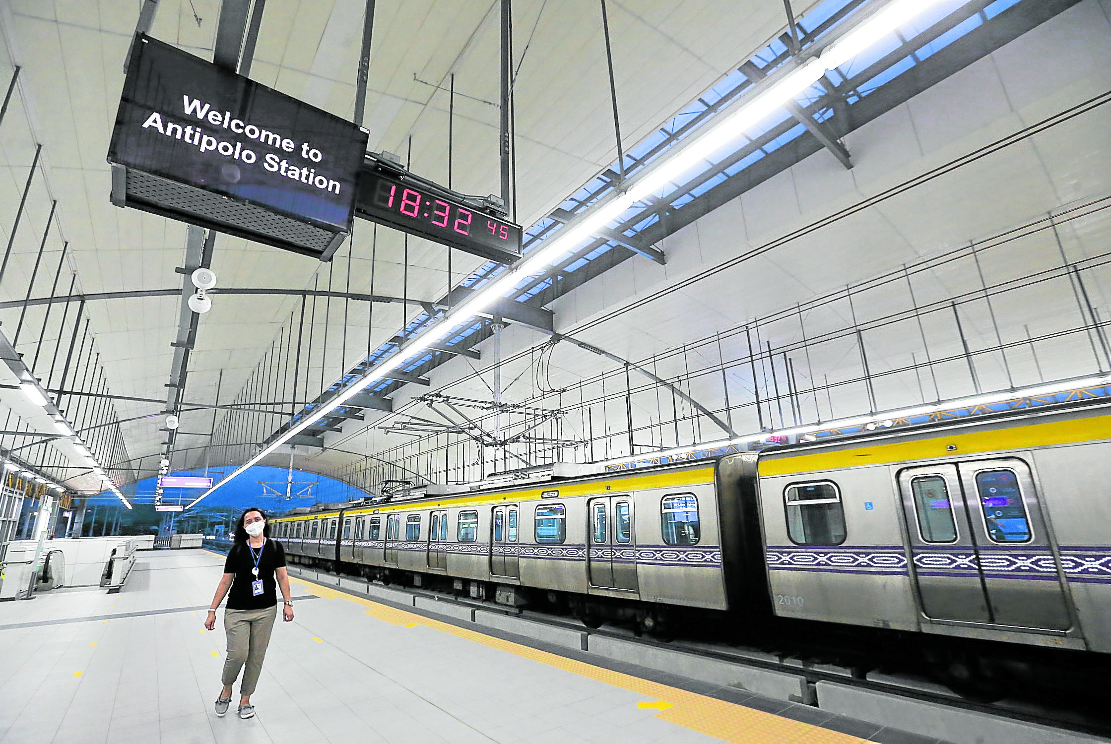 OPERATIONAL President Duterte and transportation officials inaugurated on Thursday the Antipolo (in picture) and Marikina stations of the Light Rail Transit Line 2. —LYN RILLON