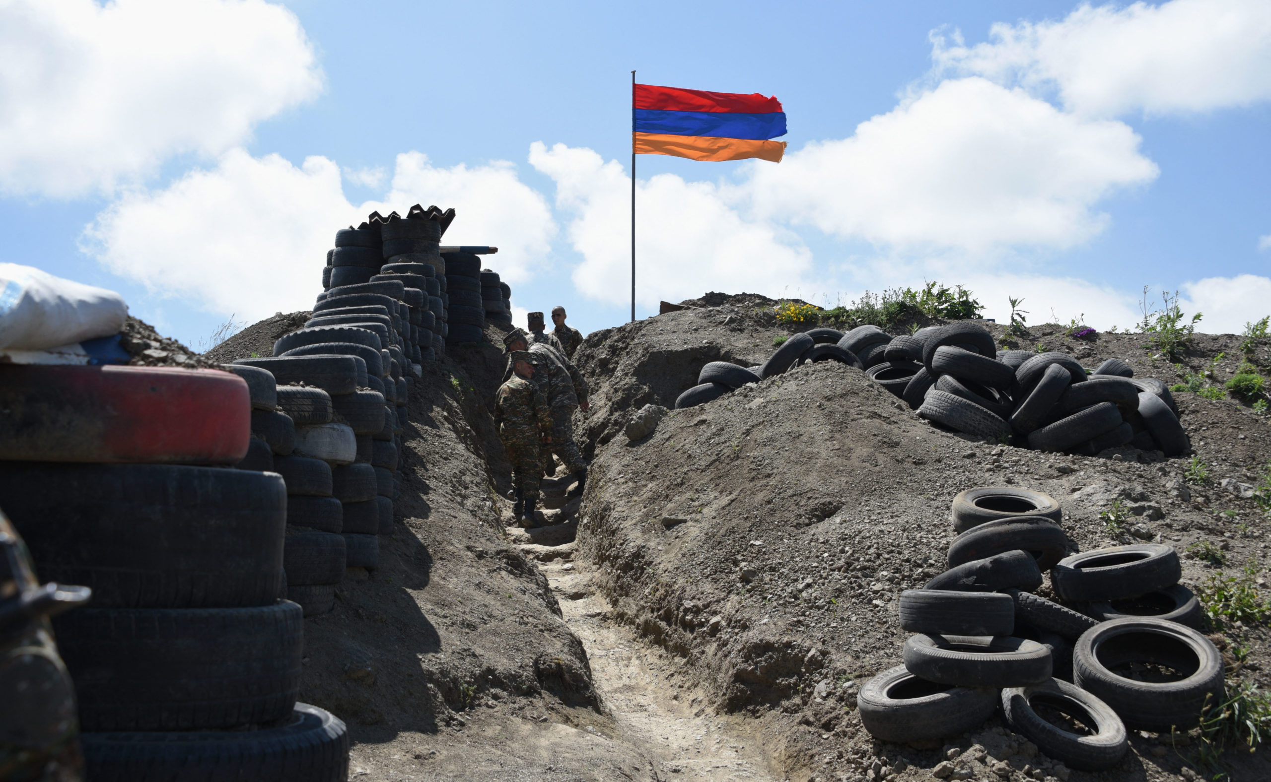 Был недавно был на этой неделе. Перестрелка на границе Армении и Азербайджана. Азербайджан Нагорный Карабах. Армения граница солдат.