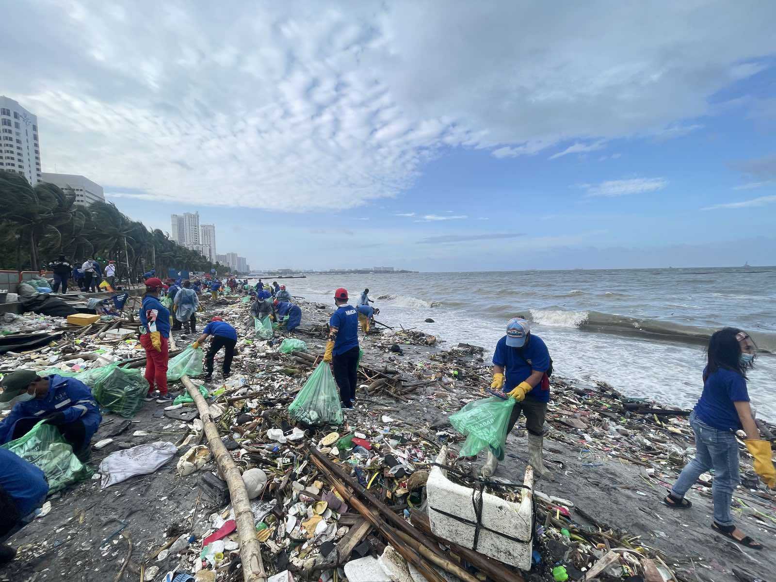 Clean up Manila Bay Dolomite beachPHOTO from MMDA-PIO