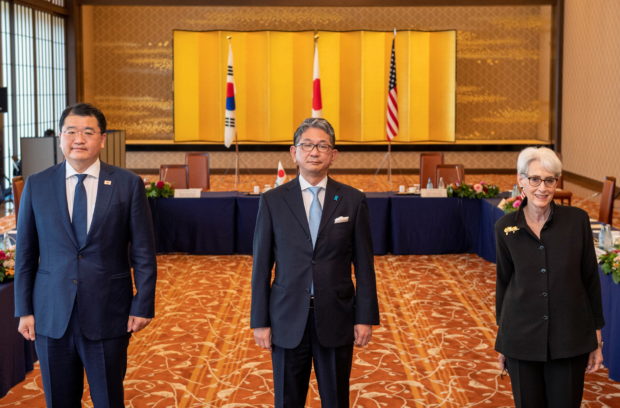 japan us south korea trilateral meeting