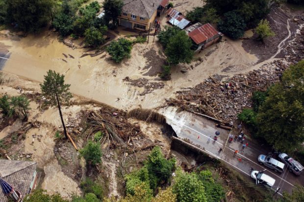 Death toll in Turkey's flash floods soars to 27