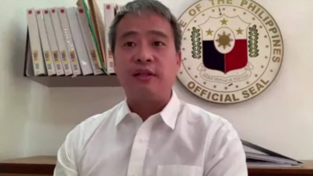Senator Joel Villanueva on Friday confronted the president of Pharmally Pharmaceutical Corp.—the firm that bagged over P8.6 billion supply deals for medical goods in 2020—for allegedly not paying its employees' government benefits.