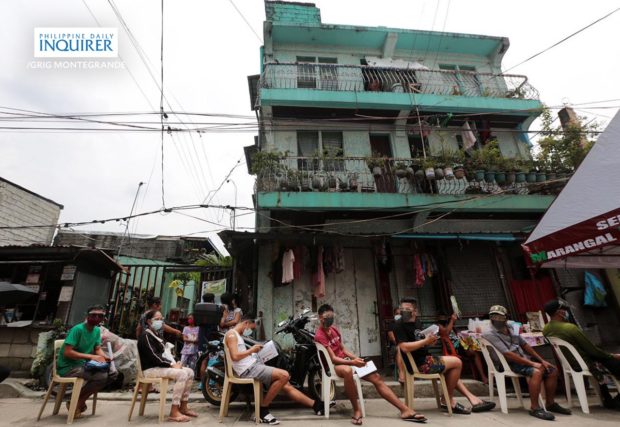 Cash aid distribution in Barangay Payatas, Quezon City, for story: Local governments are funding their own projects – DOF