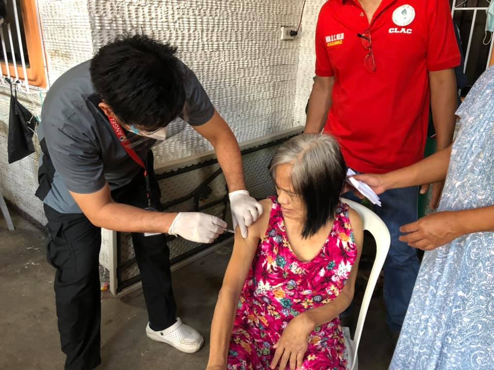 Angeles City inoculates 4,714 residents in 1 day