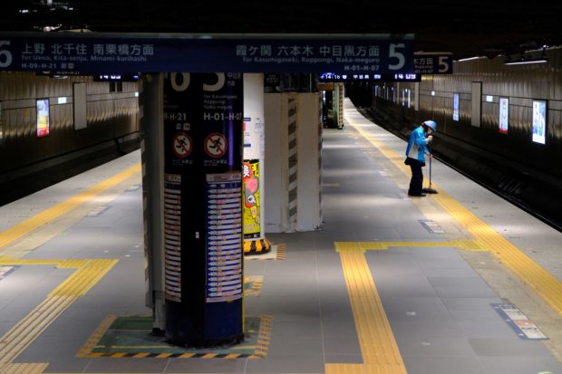 tokyo subway station