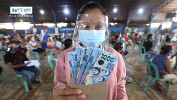 Ayuda (cash aid) distribution in Tondo, Manila