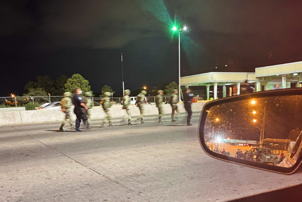 U.S. border agents briefly detain 14 Mexican soldiers in El Paso