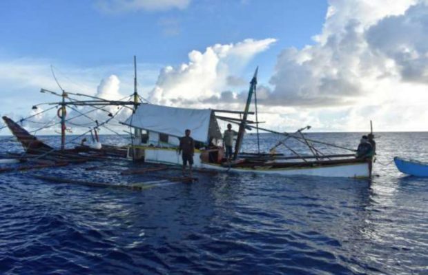 PH Navy rescues 6 Filipino fishermen in Philippine Rise | Inquirer News