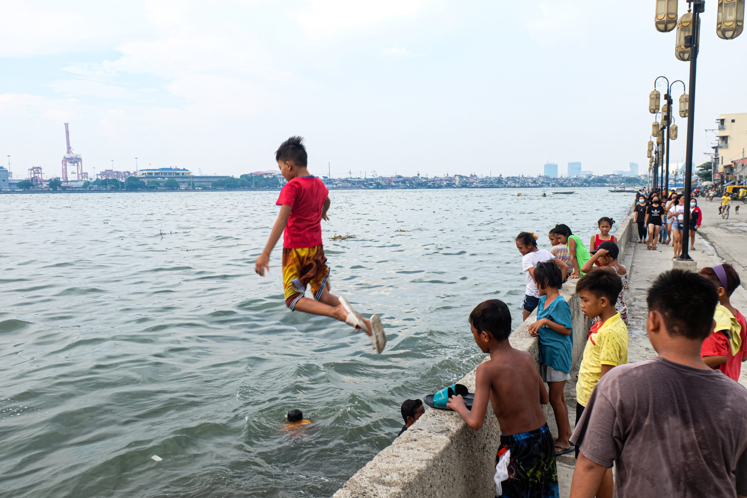 Children living near Manila Bay see no danger in living close to the sea. For many of them residing in packed communities, the water is their playground, their place for recreation.