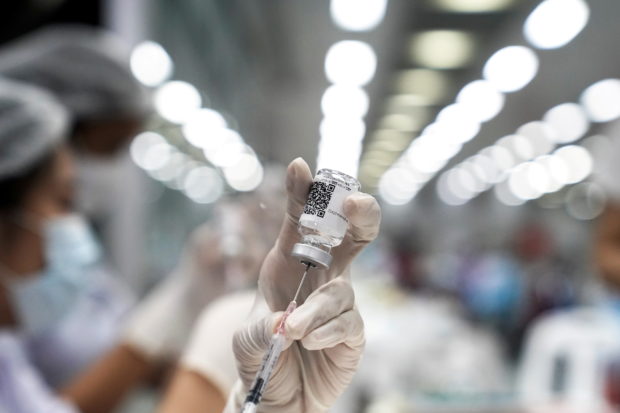 Individuals who got Astrazeneca’s COVID-19 vaccines and who are now eligible for booster shots, like healthcare workers, were advised by an infectious disease expert to use vaccines from other brands due to a possible drop in efficacy if the same brand is used.