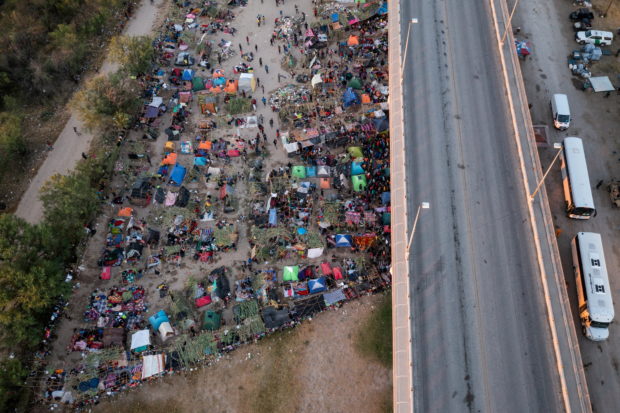 migrants texas bridge