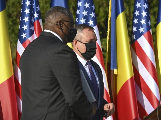 US Defense Secretary Lloyd Austin (L) and Romanian Defense Minister Nicolae Ciuca arrive to address a press conference at the Romanian Defence Ministry's headquarters in Bucharest, Romania, on October 20, 2021. - Austin visits Romania before attending the meeting of NATO Defence Ministers that will take place from October 21-22, 2021 in Brussels. (Photo by Daniel MIHAILESCU / AFP)