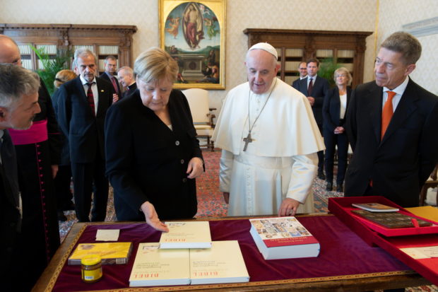 Merkel and Pope Francis discuss climate change in farewell visit
