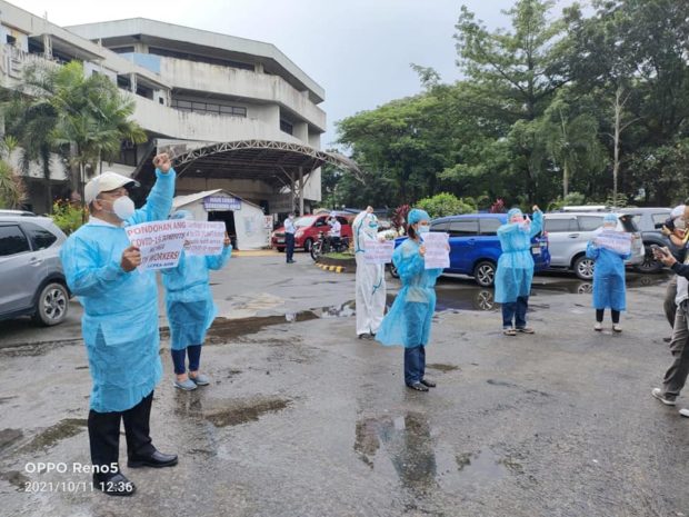 Health workers say proposed 2022 budget of gov't hospitals cut by P1 billion