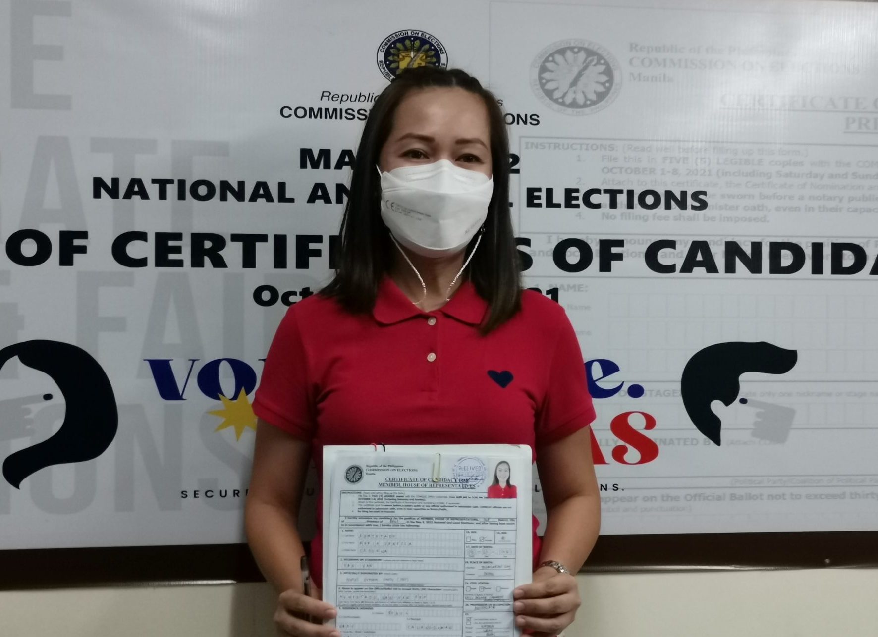 Former Bohol beauty queen files COC for congresswoman