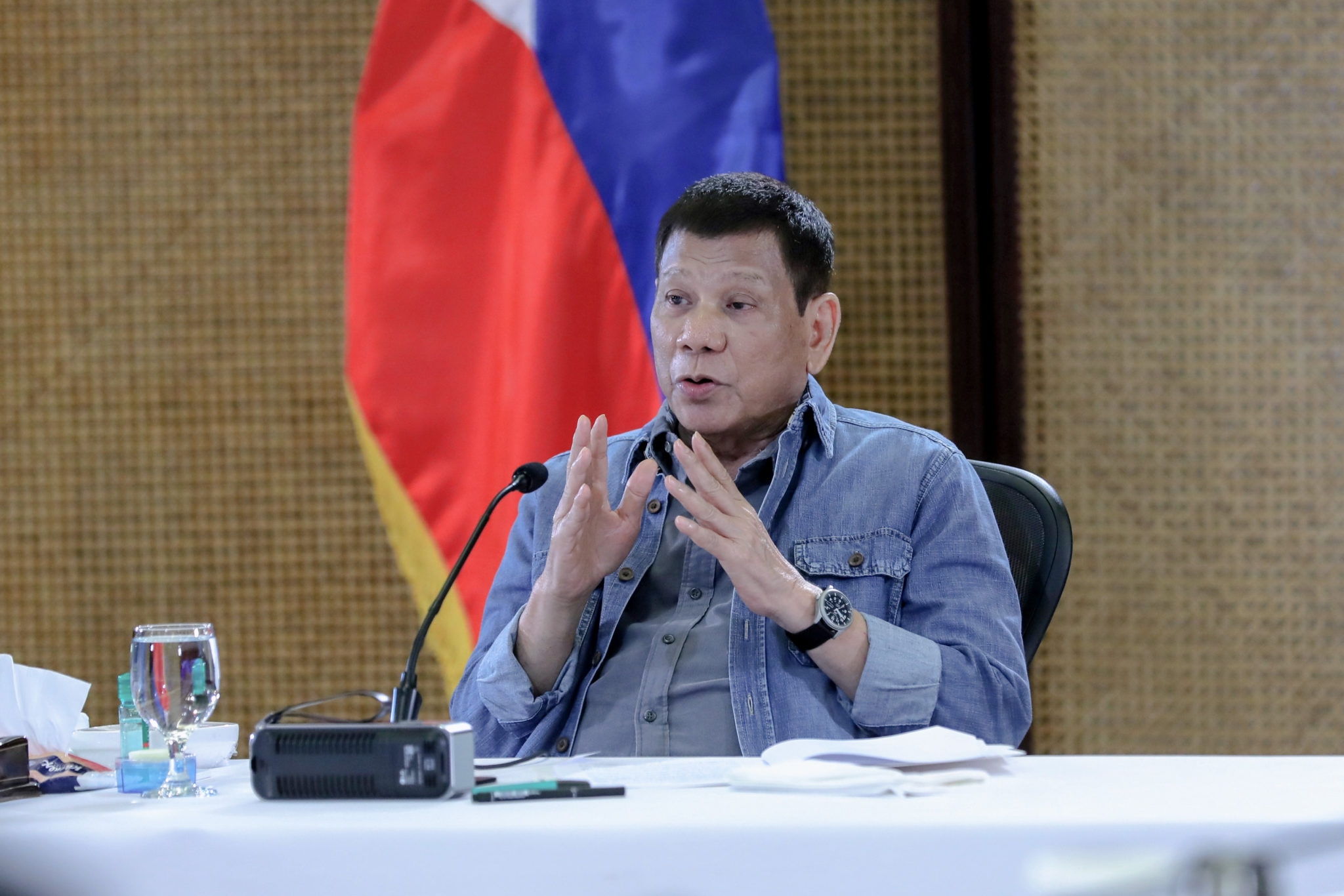 Duterte Gives Gov t Contractuals P5 000 Gratuity Pay Inquirer News