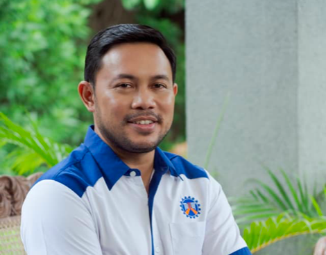 Former Department of Public Works and Highways (DPWH) Secretary Mark Villar filed his COC to run for senator on Wednesday.