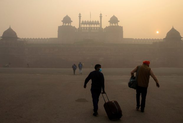 FILE PHOTO: People arrive to visit the Red Fort on a smoggy morning in the old quarters of Delhi, India, November 10, 2020. REUTERS/Danish Siddiqui//File Photo