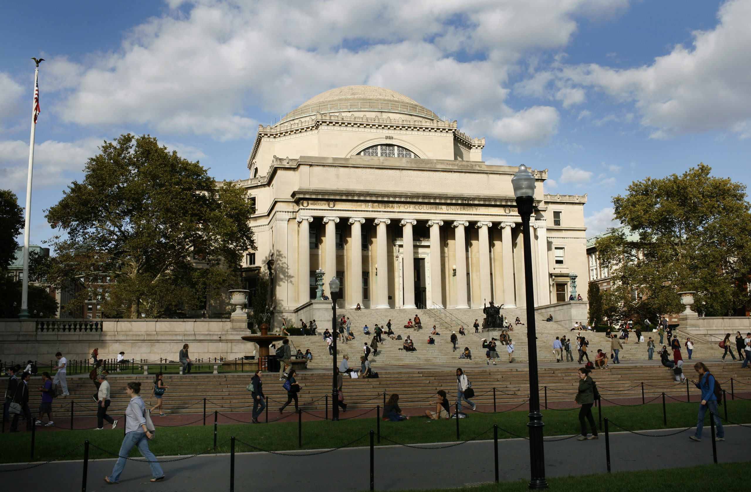 FILE PHOTO: Students walk across the campus of Columbia University in New York, October 5, 2009. REUTERS/Mike Segar