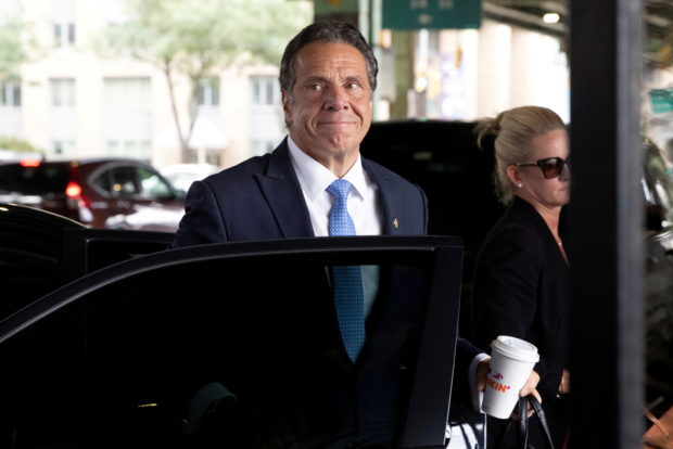 FILE PHOTO: New York Governor Andrew Cuomo arrives to depart in his helicopter after announcing his resignation in Manhattan, New York City, U.S., August 10, 2021. REUTERS/Caitlin Ochs/File Photo