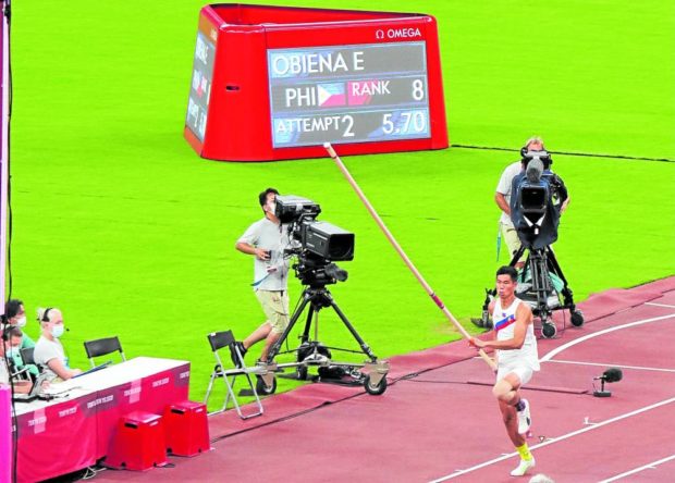 EJ Obiena deserves highest praise after winning bronze in the World Athletics Championships pole vault event according to Senator Lito Lapid