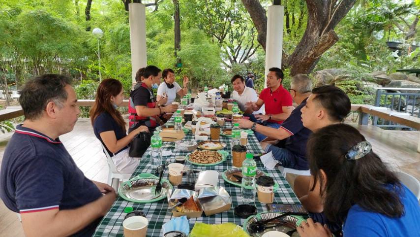 Presidential aspirant Sen. Manny Pacquiao and his running mate former Manila Mayor Lito Atienza shares breakfast with the barangay officials of the posh Brgy. San Lorenzo in Makati City led by Chairman Ernesto Moya