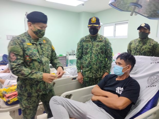 PNP chief Dionardo Carlos visits the wounded troopers of the SAF at the Eastern Visayas Medical Center