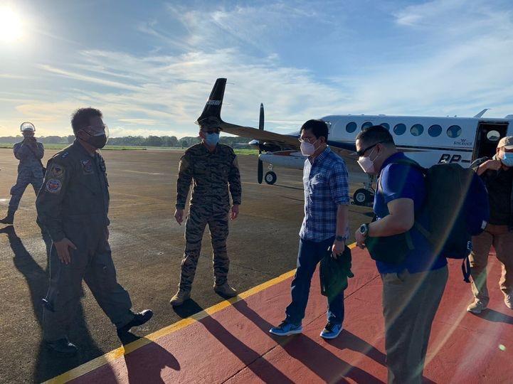 Presidential aspirant Senator Panfilo Lacson arrives in Puerto Princesa City to make a scheduled visit to Pag-asa Island in Kalayaan. (Photo from Partido Reporma)
