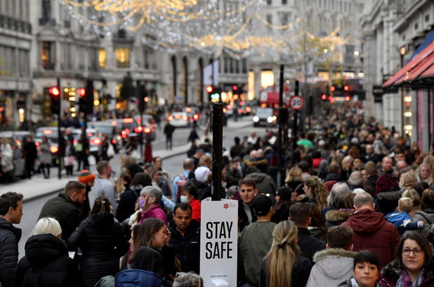 uk Christmas shoppers