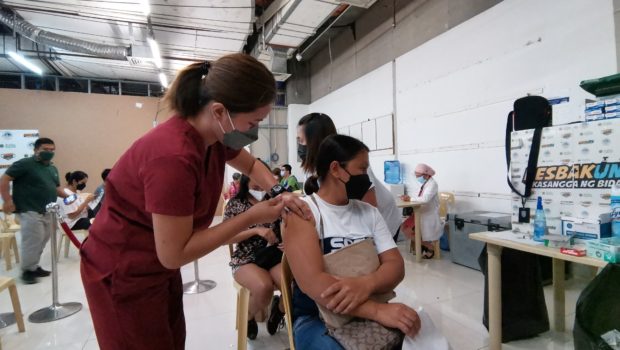An infectious disease expert and member of the DOST's Vaccine Expert Panel said Wednesday that he supports mandatory COVID-19 vaccination.