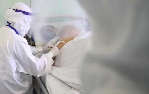 FILE PHOTO: A medical specialist tends to a patient suffering from the coronavirus disease (COVID-19) at a local hospital in the town of Kalach-on-Don in Volgograd Region, Russia November 14, 2021. REUTERS/Kirill Braga