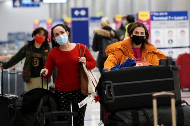 United, Delta cancel over 200 US Christmas Eve flights amid COVID surge