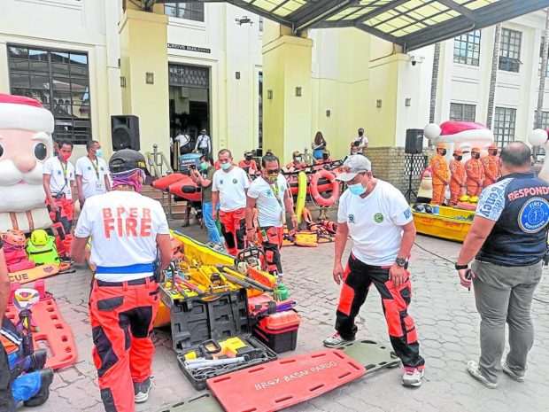 READY Volunteers for disaster response teams in Cebu City prepare their rescue equipment on Wednesday as Typhoon “Odette” moves toward the Visayas.