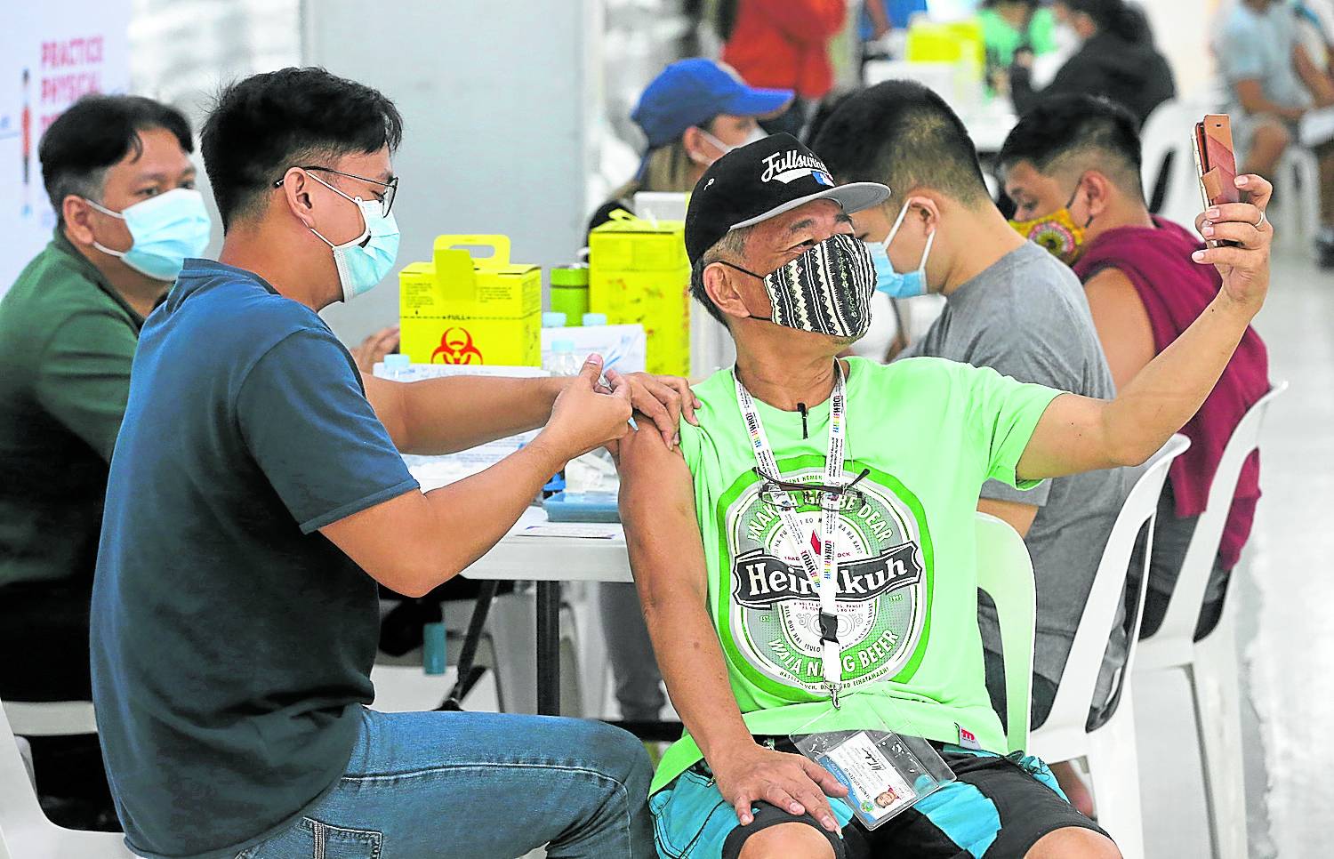 Over 690,000 booster shots administered in Metro Manila Inquirer News