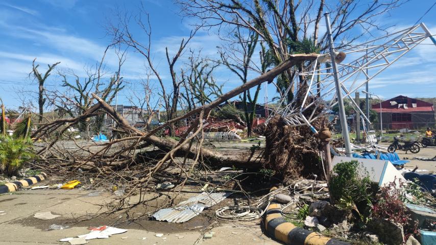 Look Typhoon Odette Leaves Siargao Island Ravaged Inquirer News 3688