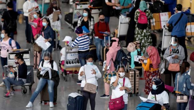 OFWs at NAIA