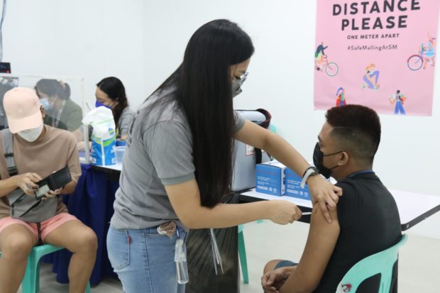 Almost 7.5 million individuals were inoculated during the second round of the government’s COVID-19 national vaccination drive which was held on Dec. 15 until Dec. 23, Malacañang announced Monday.
