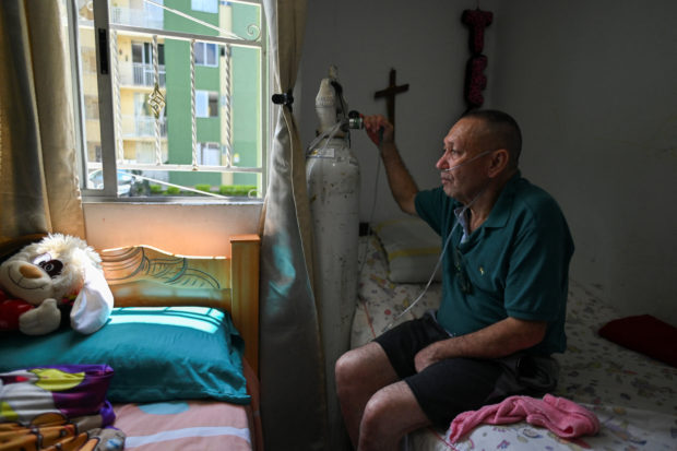 Victor Escobar, 60, a multi-disease patient awaiting euthanasia, rests in his house on October 13, 2021 in Cali, Colombia. - Burdened by ailments, Víctor Escobar decided to die on January 7, 2022 and make it public. One of the first Latin Americans to receive euthanasia without being terminally ill, wanted to be "a door" for other chronic patients to access assisted death, under the protection of a recent decision by the Colombian justice. (Photo by Luis ROBAYO / AFP)