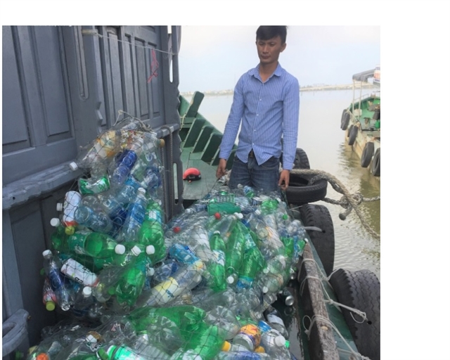 Vietnam ocean waste, save by Trần Văn Cường