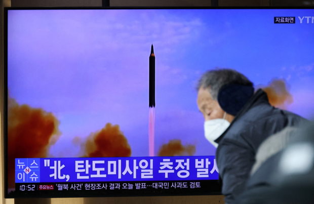 People watch a TV broadcasting file footage of a news report on North Korea firing a ballistic missile off its east coast, in Seoul, South Korea, January 5, 2022.   REUTERS/Kim Hong-Ji
