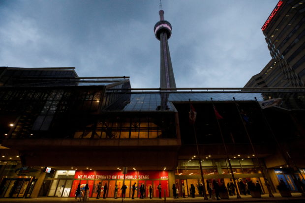 People queue up for their COVID-19 vaccine booster shots at a clinic inside the Metro Toronto Convention Centre, as the latest Omicron variant emerges as a threat, in Toronto, Ontario, Canada December 22, 2021. REUTERS/Cole Burston NO RESALES. NO ARCHIVES