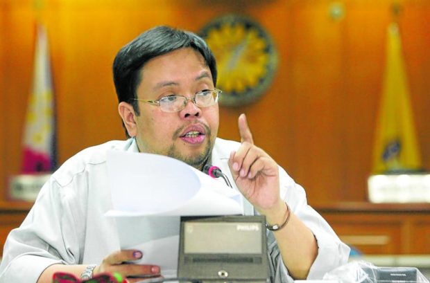 Photo of Comelec spokesperson James Jimenez for story: Comelec to hold only one debate for vice presidential bets